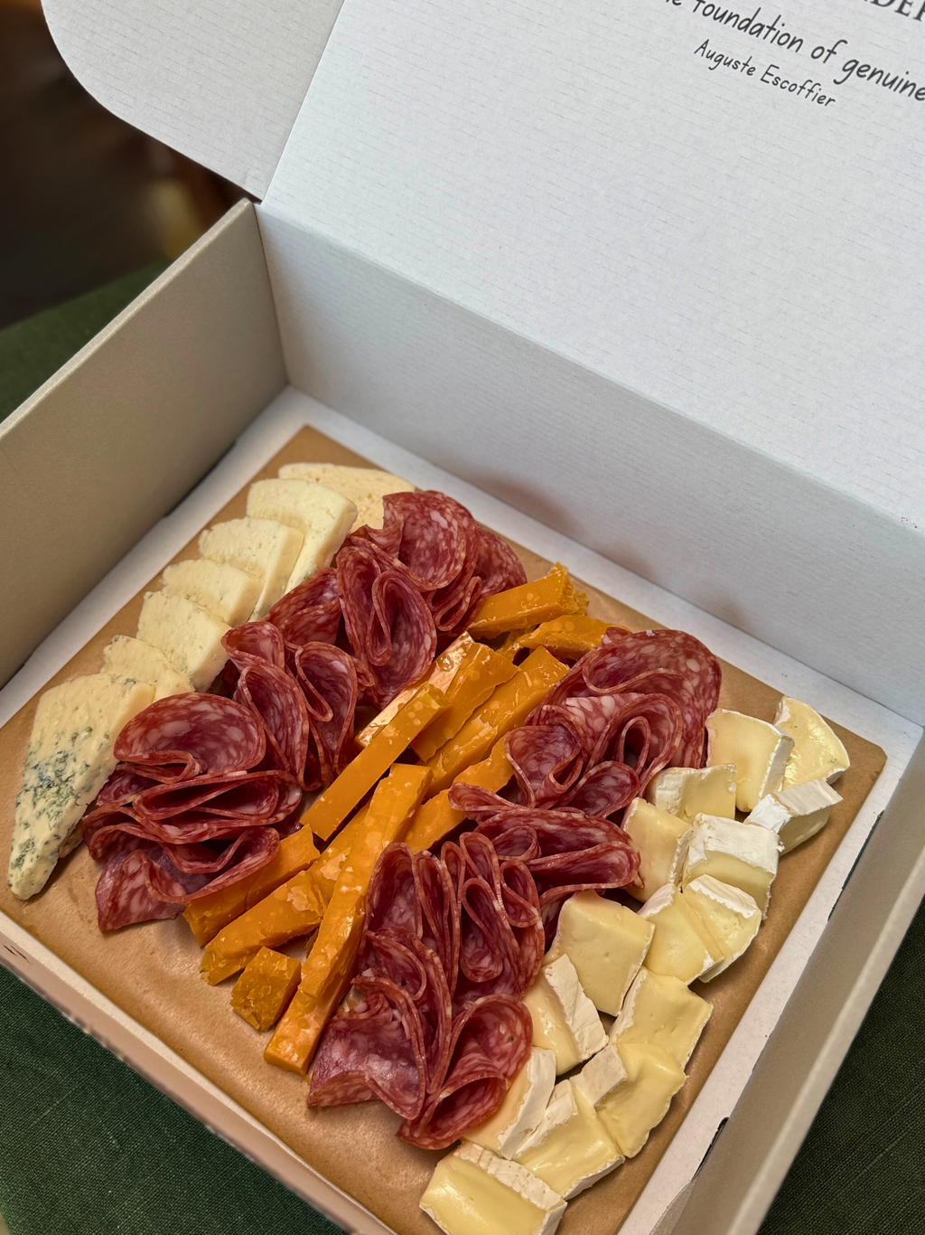 ARTISAN CHEESE & CHARCUTERIE BOARD
